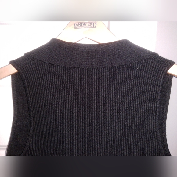 House of Harlow 1960 Deep V-neck Ribbed Collared Knit Top. S - Picture 6 of 8